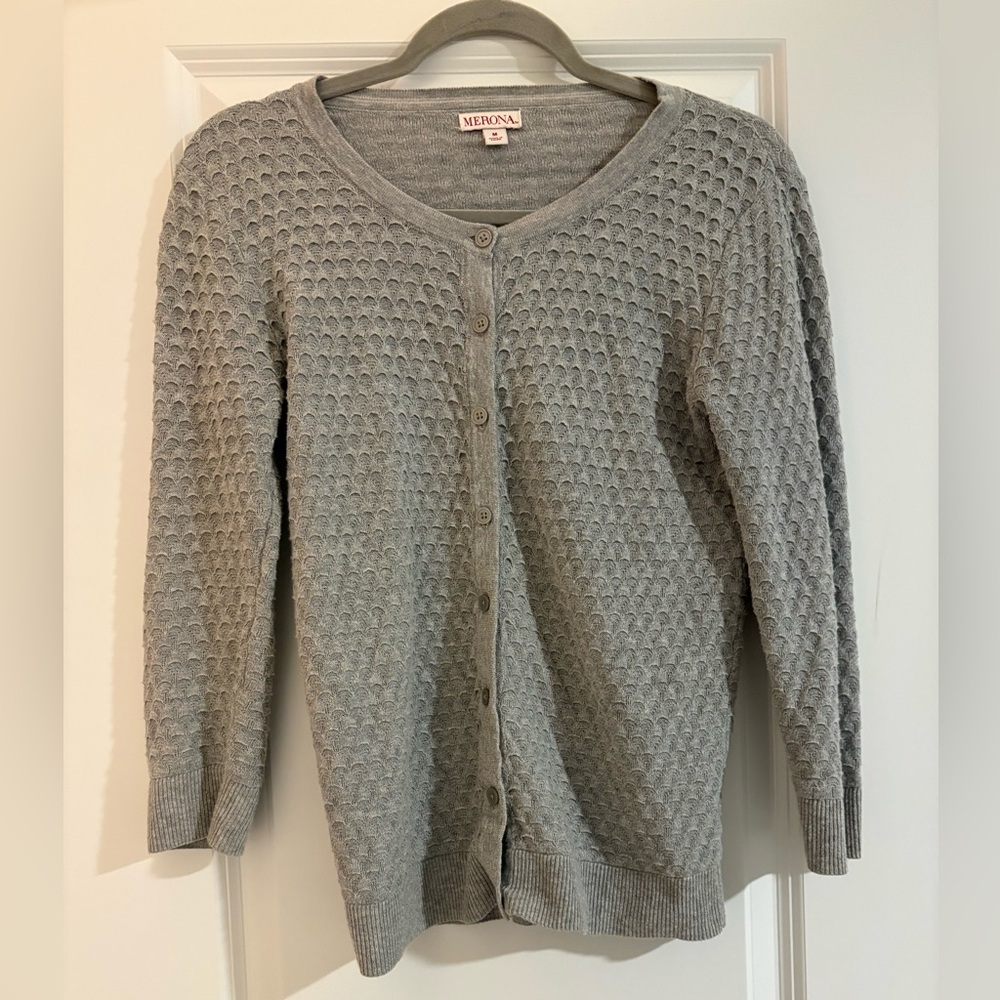 Light Gray Textured Cardigan size medium